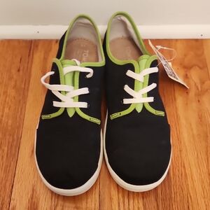 TOMS Kids Sneakers in Black with Green Trim